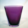 Seguso 06. “Vaso rubino/violetto/filo blu” (“viola cardinale”) modello 13178, disegnato da Flavio Poli nel 1961